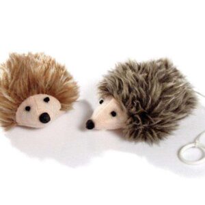 Entdecken Sie unser beliebtes Zitterspielzeug mit Bandaufzug, das mit einer Größe von ca. 8 cm perfekt für kleine Hände geeignet ist. Dieses hochwertige Spielzeug fördert die motorischen Fähigkeiten und sorgt für stundenlangen Spaß. Bitte beachten Sie, dass die Farbwahl nicht möglich ist – die Farbe wird je nach Lagerbestand ausgewählt. Mit diesem Zitterspielzeug erwerben Sie ein sicheres und langlebiges Spielzeug, das sowohl für Kinder als auch für Sammler eine tolle Ergänzung darstellt. Ideal als Geschenk oder für die eigene Sammlung!