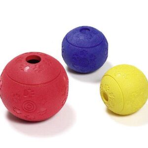Erleben Sie endlosen Spielspaß mit unserem innovativen Snack-Labyrinth! Dieses befüllbare Spielzeug sorgt für eine kontrollierte Einzelabgabe von Snacks und begeistert sowohl Kinder als auch Erwachsene. Hergestellt aus hochwertigem Material, bietet es eine robuste und langlebige Nutzung. Bitte beachten Sie, dass 'Vollgummi' bedeutet, dass der Artikel nicht durchgehend aus Vollgummi besteht. Erhältlich in den lebhaften Farben Rot, Blau und Gelb – die genaue Farbe wird je nach Lagerbestand ausgewählt. Machen Sie Ihre Spielzeit noch aufregender und genießen Sie den perfekten Mix aus Spiel und Snack!