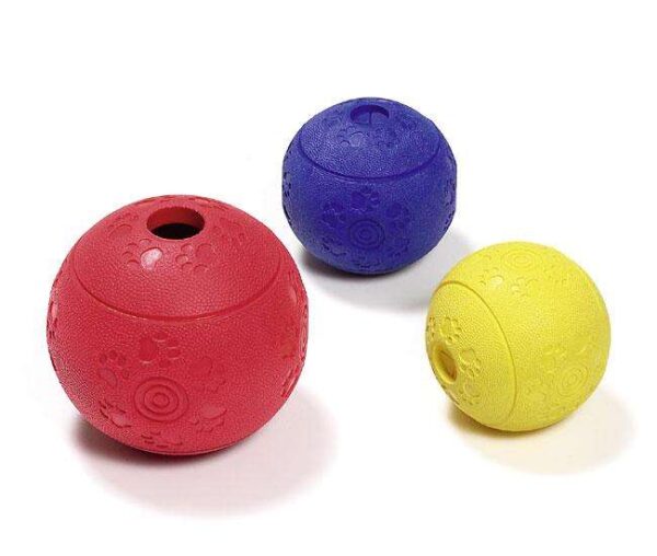 Erleben Sie endlosen Spielspaß mit unserem innovativen Snack-Labyrinth! Dieses befüllbare Spielzeug sorgt für eine kontrollierte Einzelabgabe von Snacks und begeistert sowohl Kinder als auch Erwachsene. Hergestellt aus hochwertigem Material, bietet es eine robuste und langlebige Nutzung. Bitte beachten Sie, dass 'Vollgummi' bedeutet, dass der Artikel nicht durchgehend aus Vollgummi besteht. Erhältlich in den lebhaften Farben Rot, Blau und Gelb – die genaue Farbe wird je nach Lagerbestand ausgewählt. Machen Sie Ihre Spielzeit noch aufregender und genießen Sie den perfekten Mix aus Spiel und Snack!