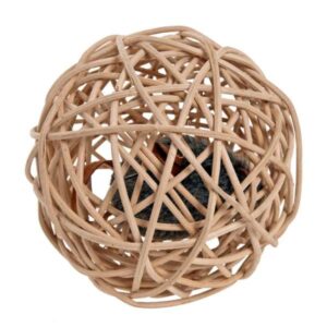 Entdecken Sie den ultimativen Spielspaß für Ihre Katze mit dem Mouseball – fang die Maus! Dieser innovative Weidenball mit einem Durchmesser von ca. 10 cm enthält eine versteckte Soundchipmaus, die bei jeder Berührung einen echten Maus-Sound abgibt. Ihr Haustier wird begeistert sein und stundenlang beschäftigt bleiben! Der Mouseball fördert die natürliche Jagdinstinkte Ihrer Katze und sorgt für viel Bewegung und Unterhaltung. Gönnen Sie Ihrer Katze dieses hochwertige Spielzeug und erleben Sie, wie sie mit Freude und Neugierde spielt. Ideal für alle Katzenliebhaber, die ihren pelzigen Freunden etwas Besonderes bieten möchten!