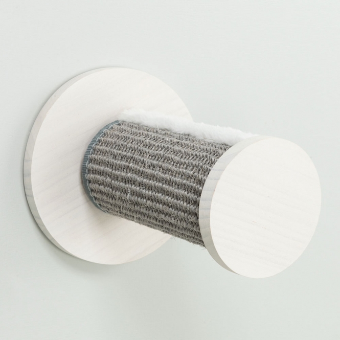 Verleihen Sie Ihrer Katze ein neues Zuhause mit unserem hochwertigen Kletterset aus Holz und Sisal. Dieses Set, bestehend aus drei stabilen Stufen mit einem strapazierfähigen Sisalteppich (Artikel 49945), ist ideal für Kletterlandschaften und erweitert den Lebensraum Ihrer Katze um höher gelegene Bereiche. Die elegante Farbgestaltung in weiß lasiert und grau fügt sich harmonisch in jede Wohnung ein. Mit den kompakten Maßen von ca. 3 × ø 18 × 22 cm passt es perfekt in jede Ecke. Schaffen Sie einen spannenden Spiel- und Ruheplatz für Ihre Katze – für mehr Lebensqualität und Spielspaß!