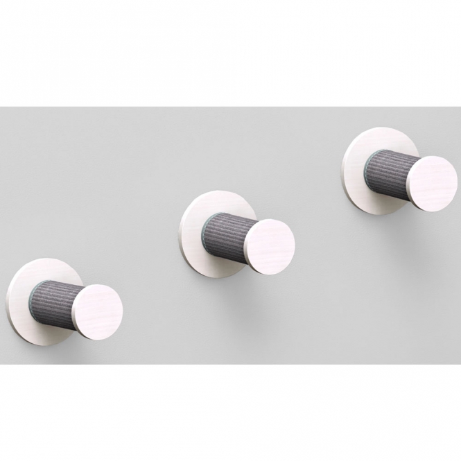 Verleihen Sie Ihrer Katze ein neues Zuhause mit unserem hochwertigen Kletterset aus Holz und Sisal. Dieses Set, bestehend aus drei stabilen Stufen mit einem strapazierfähigen Sisalteppich (Artikel 49945), ist ideal für Kletterlandschaften und erweitert den Lebensraum Ihrer Katze um höher gelegene Bereiche. Die elegante Farbgestaltung in weiß lasiert und grau fügt sich harmonisch in jede Wohnung ein. Mit den kompakten Maßen von ca. 3 × ø 18 × 22 cm passt es perfekt in jede Ecke. Schaffen Sie einen spannenden Spiel- und Ruheplatz für Ihre Katze – für mehr Lebensqualität und Spielspaß!