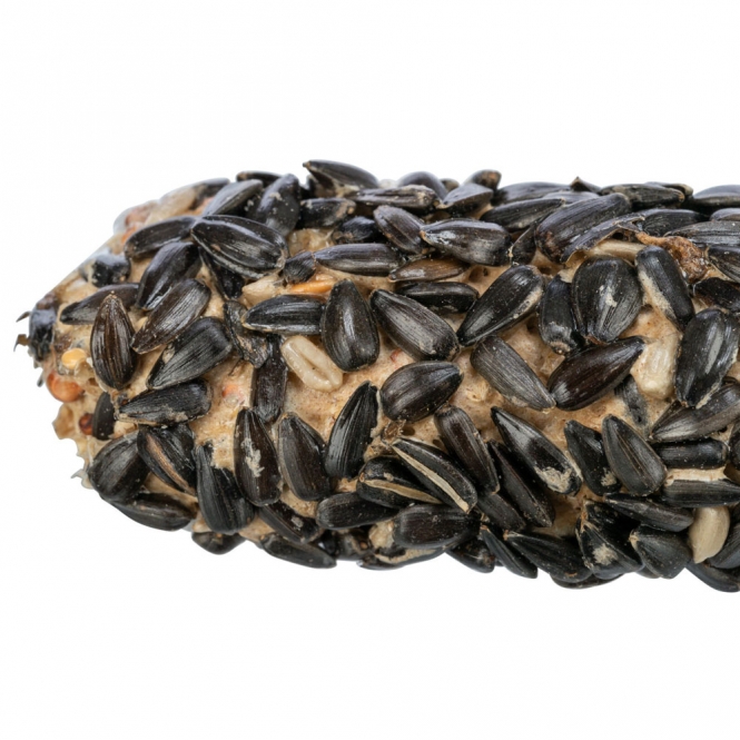 Entdecken Sie unser hochwertiges Futter für Wildvögel, das speziell mit nahrhaften Sonnenblumenkernen angereichert ist. Dieses Futter ist ideal zum Aufhängen und zieht eine Vielzahl von Vögeln in Ihren Garten an. Empfohlen vom renommierten Weltvogelpark Walsrode, bietet es eine ausgezeichnete Qualität, die sowohl Vögeln als auch Naturliebhabern zugutekommt. Mit einem Durchmesser von ca. 30 cm und einem Gewicht von ca. 180 g ist es perfekt für eine einfache Handhabung und sorgt für ein unvergessliches Vogelbeobachtungserlebnis. Gönnen Sie Ihren gefiederten Freunden das Beste und verwandeln Sie Ihren Garten in ein Vogelparadies!