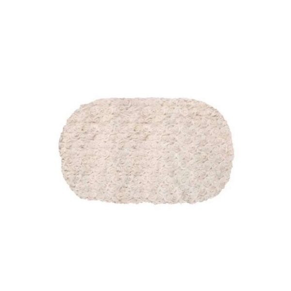 Das Kissen Cuddly ist der perfekte Begleiter für entspannte Stunden und süße Träume. Eine Seite ist mit super softem Kuschelplüsch bezogen, während die andere Seite aus hochwertigem Fleecestoff besteht, der zum Schmusen einlädt. Dank des praktischen Reißverschlusses lässt sich der Bezug mühelos abnehmen und ist besonders pflegeleicht, was die Reinigung zum Kinderspiel macht. Mit seinen Maßen von ca. 50 x 36 cm passt es ideal auf jedes Sofa oder Bett und fügt sich harmonisch in jede Einrichtung ein. Gönnen Sie sich dieses gemütliche Kissen in der eleganten Farbe Beige und genießen Sie höchsten Komfort zu einem günstigen Preis!