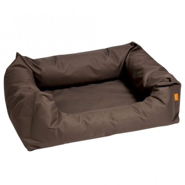 Unser Dream - Das Original von Karlie bietet den perfekten Rückzugsort für Ihren Hund, der sowohl Schutz als auch Geborgenheit bietet und die Sinne entspannt. Diese hochwertigen Dream Betten und Kissen sind der ideale Ruheplatz für die tägliche Erholung Ihres vierbeinigen Freundes und werden schnell zum Lieblingsplatz. Die Dream-Ruheplätze sind äußerst robust, wasserabweisend und zeichnen sich durch ihr ansprechendes Design aus. Das Geheimnis ihrer Langlebigkeit liegt im verwendeten, hochwertigen Material, das auch für Möbel und Matratzen eingesetzt wird. Es ist nicht nur wasserabweisend und geruchsneutral, sondern auch kratzsicher und besonders haltbar. Dank der starken Nähte und der sorgfältigen Verarbeitung sind diese Kissen und Betten für den täglichen Gebrauch bestens geeignet. Die herausnehmbare Füllung ermöglicht eine einfache Reinigung in der Waschmaschine, während kleinere Verschmutzungen mühelos abgewischt werden können. Farbe: taupe Maße: ca. 65 x 45 x 20 cm Entscheiden Sie sich für das Dream Bett von Karlie und schenken Sie Ihrem Hund den Komfort, den er verdient!