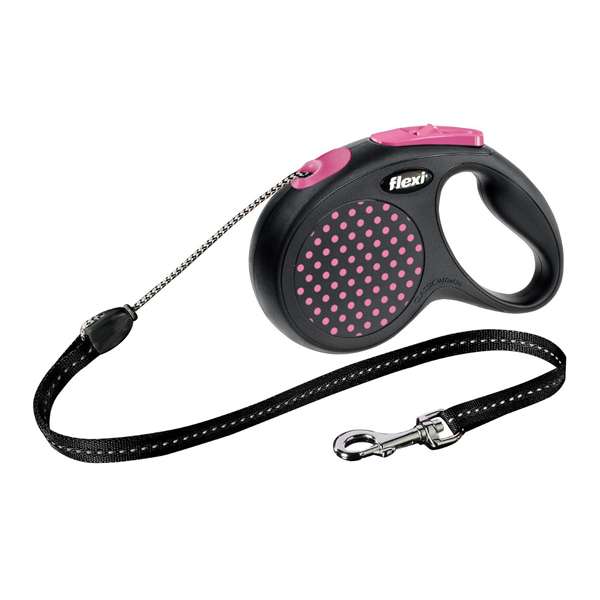 Entdecken Sie unsere hochwertige 5 m lange Hunde-Leine, die für Hunde bis 20 kg geeignet ist. Diese praktische Leine überzeugt durch ihre intuitive Handhabung, dank der komfortablen Bremstaste und dem ergonomischen Griff. Das schnell reagierende Kurzhub-Einhand-Bremssystem sorgt für maximale Sicherheit und Kontrolle während des Spaziergangs. Besonders hervorzuheben ist der reflektierende Beißgurt, der die Sichtbarkeit im Dunkeln erheblich verbessert und somit für zusätzliche Sicherheit sorgt. Hergestellt in Deutschland, bietet diese Leine nicht nur Funktionalität, sondern auch hohe Qualität. Die stilvolle Farbkombination in Schwarz und Pink macht sie zum perfekten Accessoire für jeden Hundebesitzer. Investieren Sie in die beste Leine für Ihren Hund und genießen Sie stressfreie Spaziergänge!