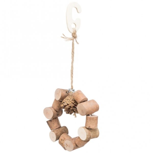 Entdecken Sie unser hochwertiges Spielzeug aus Kiefernholz, das in enger Zusammenarbeit mit dem renommierten Weltvogelpark Walsrode entwickelt wurde. Mit einem Durchmesser von ca. 11 cm ist dieses Spielzeug ideal für Wellensittiche und andere kleine Vögel geeignet. Es bietet nicht nur eine sichere und natürliche Spielmöglichkeit, sondern fördert auch die Gesundheit und das Wohlbefinden Ihrer gefiederten Freunde. Wählen Sie dieses langlebige und umweltfreundliche Kiefernholzspielzeug für eine artgerechte Beschäftigung Ihrer Haustiere – für glückliche und aktive Vögel!