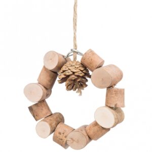 Entdecken Sie unser hochwertiges Spielzeug aus Kiefernholz, das in enger Zusammenarbeit mit dem renommierten Weltvogelpark Walsrode entwickelt wurde. Mit einem Durchmesser von ca. 11 cm ist dieses Spielzeug ideal für Wellensittiche und andere kleine Vögel geeignet. Es bietet nicht nur eine sichere und natürliche Spielmöglichkeit, sondern fördert auch die Gesundheit und das Wohlbefinden Ihrer gefiederten Freunde. Wählen Sie dieses langlebige und umweltfreundliche Kiefernholzspielzeug für eine artgerechte Beschäftigung Ihrer Haustiere – für glückliche und aktive Vögel!