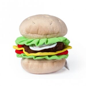 Lieben Sie es, Ihren vierbeinigen Freund mit etwas Besonderem zu verwöhnen? Unsere hochwertigen Plüschspielzeuge sind die perfekte Wahl für Fast Food Junkies und Schleckermäulchen! Diese liebevoll gestalteten Hundespielzeuge, wie unser köstlicher Burger, bieten eine Vielzahl von süßen und herzhaften Leckereien für Hunde, die zum Spielen und Kuscheln einladen. Mit einem integrierten Squeaker und Knistermaterial sorgen sie für ein spannendes Spielerlebnis, das sowohl Hund als auch Mensch begeistert. Die Maße von ca. 14 x 12,5 x 11 cm machen sie ideal für kleine und mittelgroße Hunde. Gönnen Sie Ihrem Hund das Beste und bringen Sie Spaß in seinen Alltag!