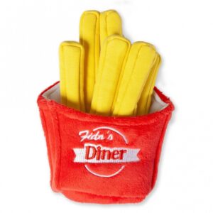 Die lustigen Plüsch Fritten sind das perfekte Spielzeug für Ihren vierbeinigen Freund! Aus hochwertigem, weichem Material gefertigt, sorgen sie für stundenlangen Spielspaß und Unterhaltung. Dank des integrierten Squeakers erzeugen diese Plüsch Fritten spannende Geräusche, die die Neugier Ihres Haustieres wecken. Mit den kompakten Maßen von ca. 18 x 13 x 5 cm sind sie ideal für kleine bis mittelgroße Hunde. Gönnen Sie Ihrem Liebling dieses günstige und qualitativ hochwertige Spielzeug für mehr Freude beim Spielen!