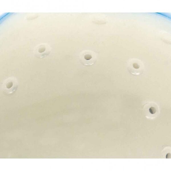 Der hochwertige Kühlball aus robustem TPR ist das perfekte Spielzeug für heiße Sommertage. Er kann einfach mit Wasser befüllt werden und sorgt dank der kleinen Löcher im Ball für eine erfrischende Abkühlung beim Spielen. Das herumspritzende Wasser macht das Spiel für Ihren Hund noch spannender, während er ganz automatisch Flüssigkeit aufnimmt. Mit einem Durchmesser von ca. 8 cm und in einem attraktiven Blau ist dieser Kühlball nicht nur funktional, sondern auch optisch ansprechend. Gönnen Sie Ihrem Hund den besten Sommer-Spaß und halten Sie ihn gleichzeitig hydratisiert!