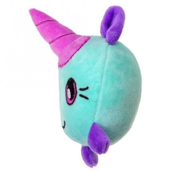 Diese niedlichen Plüschspielzeuge sind die perfekten Spiel- und Kuschelkameraden für Hunde, die gerne schmusen und ein geringes Kaubedürfnis haben. Die beiden fantasievollen Tiere sind nicht nur besonders weich, sondern auch mit hochwertiger Füllwatte gefüllt, was sie zu idealen Begleitern für entspannte Kuschelstunden macht. Ihre Größe von ca. 11 x 10 x 11 cm macht sie handlich und leicht zu transportieren. Diese Kuschelfreunde sind in zwei verschiedenen Varianten erhältlich und lassen sich einfach von Hand in lauwarmem Wasser waschen. Gönnen Sie Ihrem Hund ein kuscheliges Erlebnis mit diesen tollen Spielzeugen aus hochwertigem Plüsch!
