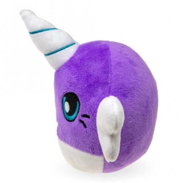 Diese niedlichen Plüschspielzeuge sind die perfekten Spiel- und Kuschelkameraden für Hunde, die gerne schmusen und weniger ausgeprägte Kaubedürfnisse haben. Die beiden fantasievollen Tiere sind nicht nur besonders weich, sondern auch hochwertig gefüllt mit weicher Füllwatte, was sie zu idealen Begleitern für entspannte Kuschelstunden macht. Diese Kuschelfreunde sind in zwei Varianten erhältlich und lassen sich einfach per Hand in lauwarmem Wasser reinigen. Mit einer Größe von ca. 11 x 10 x 11 cm passen sie perfekt in die Pfoten Ihres Hundes. Gönnen Sie Ihrem Vierbeiner dieses hochwertige Spielzeug für unvergessliche Spiel- und Kuschelzeiten!