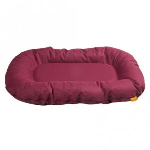 Entdecken Sie unser hochwertiges Dream-Bett von Karlie – der ideale Rückzugsort für Ihren Hund, der Schutz, Geborgenheit und Entspannung bietet. Unsere Dream Betten und Kissen sind der perfekte Ort für die tägliche Erholung Ihres Vierbeiners und werden schnell zum Lieblingsplatz. Sie überzeugen durch ihre Robustheit, Wasserabweisbarkeit und ansprechendes Design. Das verwendete Material, das auch für Möbel und Matratzen geschätzt wird, sorgt dafür, dass unsere Dream-Produkte langlebig, geruchsneutral und kratzsicher sind. Die sorgfältige Verarbeitung mit starken Nähten garantiert eine hohe Qualität und Langlebigkeit. Dank der herausnehmbaren Füllung ist das Kissen oder Bett einfach in der Waschmaschine zu reinigen, während kleinere Verschmutzungen mühelos abgewischt werden können. Maße: ca. 100 x 70 x 14 cm, Farbe: Bordeaux – für einen stilvollen und praktischen Ruheplatz für Ihren Hund!