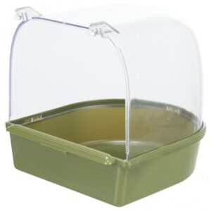 Dieses hochwertige halbrunde Badehaus ist ideal für Wellensittiche, Kanarienvögel, Finken und andere ähnliche Vogelarten. Hergestellt aus robustem Kunststoff, lässt es sich mühelos in die Käfigtür einhängen und sorgt für ein angenehmes Badeerlebnis für Ihre gefiederten Freunde. Das transparente Oberteil ermöglicht eine gute Sicht auf die Badegäste, während die farbige Wanne für einen attraktiven Look sorgt. Mit den kompakten Gesamtmaßen von etwa 15 x 13,5 x 13,5 cm (LxBxH) passt es in jeden Käfig. Bitte beachten Sie, dass die Farbe je nach Lagerbestand variiert und eine Farbwahl nicht möglich ist. Gönnen Sie Ihren Vögeln dieses praktische Badehaus für mehr Freude und Hygiene in ihrem Zuhause!