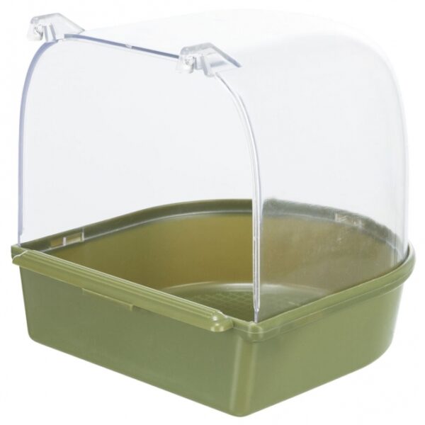 Dieses hochwertige halbrunde Badehaus ist ideal für Wellensittiche, Kanarienvögel, Finken und andere ähnliche Vogelarten. Hergestellt aus robustem Kunststoff, lässt es sich mühelos in die Käfigtür einhängen und sorgt für ein angenehmes Badeerlebnis für Ihre gefiederten Freunde. Das transparente Oberteil ermöglicht eine gute Sicht auf die Badegäste, während die farbige Wanne für einen attraktiven Look sorgt. Mit den kompakten Gesamtmaßen von etwa 15 x 13,5 x 13,5 cm (LxBxH) passt es in jeden Käfig. Bitte beachten Sie, dass die Farbe je nach Lagerbestand variiert und eine Farbwahl nicht möglich ist. Gönnen Sie Ihren Vögeln dieses praktische Badehaus für mehr Freude und Hygiene in ihrem Zuhause!