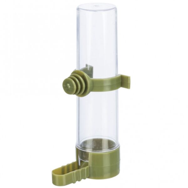 Dieser praktische Tränke- und Futterspender ist ideal für kleine Vogelarten wie Kanarienvögel und Wellensittiche. Mit einem Fassungsvermögen von ca. 50 ml und kompakten Gesamtmaßen von ca. 5 x 3 x 11,5 cm (LxBxH) lässt sich der Spender mühelos am Käfiggitter befestigen. Er sorgt dafür, dass Ihre Vögel stets Zugang zu frischem Wasser und Futter haben, was ihre Gesundheit und Lebensqualität verbessert. Der Spender ist in verschiedenen Farben erhältlich, wobei die Farbwahl je nach Lagerbestand erfolgt. Investieren Sie in diesen hochwertigen und funktionalen Futterspender, um das Wohlbefinden Ihrer kleinen gefiederten Freunde zu fördern!