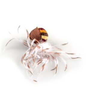 Entdecken Sie unser hochwertiges Spielzeug aus Strickgewebe, das speziell für Katzen entwickelt wurde. Mit bunten Federn und einem integrierten Geräuschmechanismus sorgt dieser interaktive Ball für stundenlangen Spielspaß und befriedigt den natürlichen Jagdinstinkt Ihrer Katze. Die Maße von 16 x 4 x 4 cm machen es ideal für jede Spielumgebung und regen Ihre Katze zur Bewegung an. Gönnen Sie Ihrer geliebten Katze dieses aufregende Spielzeug, das sowohl Qualität als auch Unterhaltung bietet – perfekt für aktive und verspielte Katzen!