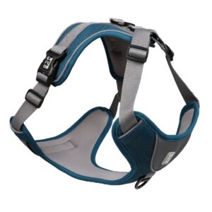 Entdecken Sie das EXPLOR Ultimate Fit No-Pull-Geschirr – das perfekte ergonomische Hundegeschirr für jeden Stadtspaziergang oder Outdoor-Abenteuer. Dieses durchdachte Anti-Zieh-Geschirr sorgt dafür, dass Ihr Hund optimale Bewegungsfreiheit hat, da der Druck beim Ziehen gleichmäßig über die Brust verteilt wird. So bleiben lebenswichtige Organe im Nacken geschützt. Mit zwei robusten Edelstahl-Befestigungsringen, einem D-Ring im Brustbereich zur Kontrolle von ziehenden Hunden und einem Rückenring für ruhige oder ältere Hunde, bietet es maximale Flexibilität. Das verstellbare Design um Nacken und Brust passt für nahezu alle Hunde und die praktischen Schnallen in der Mitte erleichtern das Anlegen. Hergestellt aus strapazierfähigem, leichtem und atmungsaktivem Material, trocknet das Geschirr schnell und schützt das Fell vor Wundscheuern. Reflektierende Paspeln gewährleisten optimale Sichtbarkeit im Straßenverkehr, während eine spezielle Innentasche für ID-Anhänger zusätzlichen Komfort bietet. Rausgehen und die Welt erkunden war noch nie so einfach!