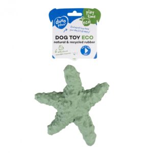 Entdecken Sie das umweltfreundliche Hundespielzeug von duvoplus, das zu 30 % aus hochwertigem Naturkautschuk und zu 30 % aus recyceltem Kautschuk besteht. Dieses nachhaltige Spielzeug ist nicht nur ein Spaß für Ihren Hund, sondern trägt auch aktiv zur Ökologisierung bei. Naturkautschuk ist ein erneuerbarer Rohstoff, der die Bäume schützt und deren Wachstum fördert, ohne die Natur zu schädigen. Mit dem grünen ÖKO-Label auf der Verpackung erkennen Sie die umweltbewussten Produkte von duvoplus auf einen Blick. Das innovative Snackspielzeug hat eine lustige Form und sorgt für zusätzlichen Spielspaß. Mit den kompakten Maßen von 15,2 x 15 x 4,8 cm und der ansprechenden Farbe Grün ist es das perfekte Geschenk für Ihren vierbeinigen Freund!