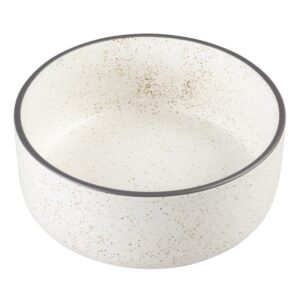 Diese stilvolle und robuste Keramikschale in elegantem Weiß überzeugt durch ihr zeitgemäßes Design und mattes Finish. Mit einer Größe von 15,5 x 15,5 x 6,5 cm eignet sie sich perfekt für verschiedene Anlässe, sei es zum Servieren von Snacks oder als dekoratives Element. Die 5 mm breiten Ränder sorgen dafür, dass die Schale stabil steht und ein Rutschen oder Umkippen verhindert wird. Darüber hinaus ist sie hygienisch und spülmaschinenfest, was die Reinigung zum Kinderspiel macht. Investieren Sie in diese hochwertige Keramikschale, die sowohl Funktionalität als auch Ästhetik vereint – ideal für jeden Haushalt!