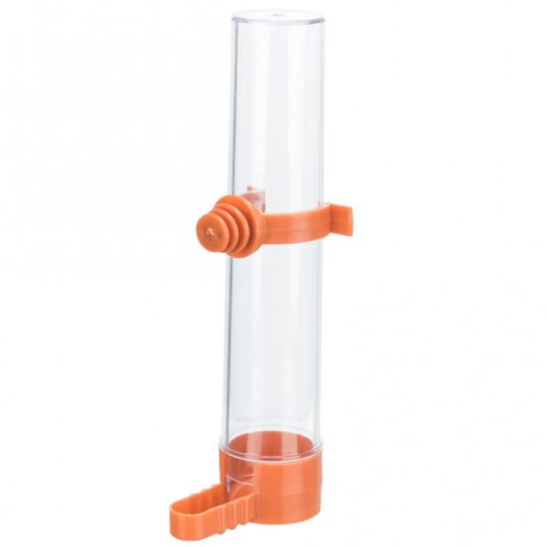 Dieser praktische Futterspender und Tränke ist ideal für kleine Vogelarten wie Kanarienvögel, Wellensittiche und ähnliche Vögel. Mit einem Fassungsvermögen von ca. 65 ml bietet er ausreichend Platz für frisches Wasser oder Futter und lässt sich ganz einfach am Käfiggitter befestigen. Die kompakten Gesamtmaße von ca. 5,5 x 3 x 15 cm (LxBxH) machen ihn zu einer platzsparenden Lösung für jeden Vogelkäfig. Erhältlich in verschiedenen Farben, wobei die Auswahl je nach Lagerbestand erfolgt, ist dieser Futterspender eine hochwertige und günstige Wahl für Vogelbesitzer, die Wert auf Funktionalität und Qualität legen. Sorgen Sie für das Wohlbefinden Ihrer kleinen Freunde mit diesem vielseitigen und praktischen Zubehör!