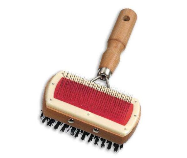 Entdecken Sie die zweiseitige Zupfbürste mit einem handlichen 17 cm langen Natur-Holzgriff, die sich ideal für die sanfte Pflege Ihrer Haustiere eignet. Diese hochwertige Zupfbürste entfernt effektiv lose Haare und verfilzte Stellen, während sie gleichzeitig die Haut Ihres Tieres schont. Dank des ergonomischen Designs liegt die Bürste gut in der Hand und ermöglicht eine mühelose Anwendung. Investieren Sie in diese praktische und günstige Zupfbürste, um das Fell Ihres Lieblings glänzend und gesund zu halten – die perfekte Wahl für jeden Tierbesitzer!