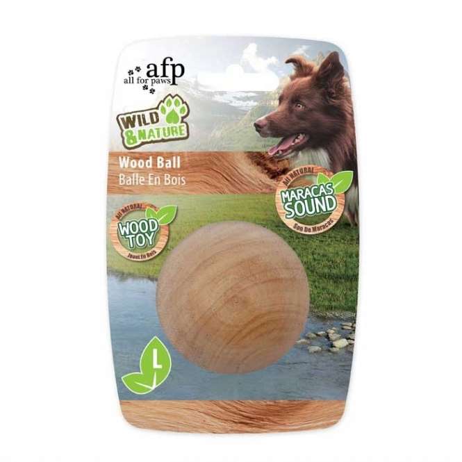 Der All for Paws Maracas Wood Ball ist das perfekte Spielzeug für Ihren vierbeinigen Freund. Hergestellt aus hochwertigem, natürlichem Gummibaumholz, bietet dieser Ball nicht nur ein angenehmes Rasselgeräusch, das an Maracas erinnert, sondern ist auch besonders langlebig und zahnfreundlich. Dank seiner hohen Festigkeit und Splitterarmheit ist er ideal für ausgiebige Spielstunden. Ihr Hund wird die natürlichen Materialien lieben, und das sanfte Geräusch ist für Ihre Ohren deutlich angenehmer als das laute Quietschen herkömmlicher Spielzeuge. Mit einem Durchmesser von ca. 6,5 cm ist dieser Ball perfekt zum Werfen, Apportieren und Spielen – ein unverzichtbares, natürliches Spielzeug für jeden Hundebesitzer!