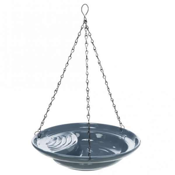 Entdecken Sie unsere stilvolle blaue Keramikvase, die perfekt zum Aufhängen geeignet ist. Mit einem großzügigen Fassungsvermögen von 530 ml und einem Durchmesser von 26 cm bietet diese Vase nicht nur eine hohe Qualität, sondern auch eine attraktive Möglichkeit, Ihre Blumen und Pflanzen in Szene zu setzen. Die elegante blaue Farbe verleiht jedem Raum einen frischen Akzent und macht die Vase zu einem idealen Dekorationsstück für Ihr Zuhause. Ob im Wohnzimmer, in der Küche oder im Flur – diese vielseitige Keramikvase ist die beste Wahl für alle, die Wert auf ansprechendes Design und Funktionalität legen. Holen Sie sich jetzt diese günstige und hochwertige Vase und verschönern Sie Ihr Zuhause!