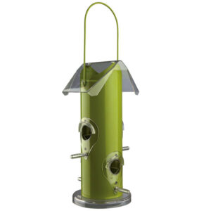 Diese hochwertige, wetterfeste Außen-Futtersäule ist die perfekte Lösung für Vogelbeobachter und Naturfreunde. Sie besteht aus robustem, pulverbeschichtetem Metall und langlebigem Kunststoff, was sie besonders strapazierfähig macht. Mit vier praktischen Landestangen bietet sie den Vögeln vielfältige Anflugmöglichkeiten, um bequem zu fressen. Das abnehmbare Dach ermöglicht eine einfache Befüllung und sorgt dafür, dass das Futter stets trocken und sauber bleibt. Ideal zum Aufhängen im Garten oder auf dem Balkon, hat die Futtersäule ein Volumen von ca. 800 ml und die Maße ca. 14 x 25 x 14 cm. Verleihen Sie Ihrem Außenbereich mit dieser eleganten, grünen Futtersäule einen Hauch von Natur und genießen Sie die Beobachtung Ihrer gefiederten Freunde!