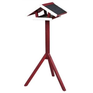Dieses charmante Häuschen aus lasiertem Kiefernholz ist nicht nur ein echter Blickfang, sondern bietet auch optimale Funktionalität für Ihren Garten oder Balkon. Mit seinem großflächigen Dachüberstand und der hochwertigen, besandeten Dachpappe ist es bestens gegen Witterungseinflüsse geschützt. Die großzügige Landefläche von 46 × 22 cm und die Höhe von 1,15 m machen es zu einem idealen Rückzugsort für Vögel und andere kleine Tiere. In der auffälligen rot-weißen Farbgestaltung fügt es sich harmonisch in jede Umgebung ein. Entscheiden Sie sich für dieses hochwertige Häuschen, das sowohl ästhetisch als auch praktisch ist!