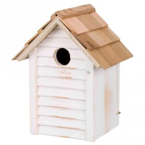 Entdecken Sie unser hochwertiges Vogelhaus aus unbehandeltem Kiefernholz, das teilweise lackiert ist und durch seine wetterfeste Bauweise ideal für den Außenbereich geeignet ist. Mit den kompakten Maßen von ca. 18 × 24 × 15 cm und einem Durchmesser von 3 cm bietet es perfekten Schutz und Komfort für Kleinmeisen und andere kleine Vögel. Die praktische aufklappbare Seitenwand ermöglicht eine einfache Reinigung und Pflege, während die ansprechende weiße Farbe harmonisch in jeden Garten passt. Investieren Sie in ein stilvolles und funktionales Vogelhaus, das nicht nur Ihre gefiederten Freunde begeistert, sondern auch Ihr Zuhause verschönert.