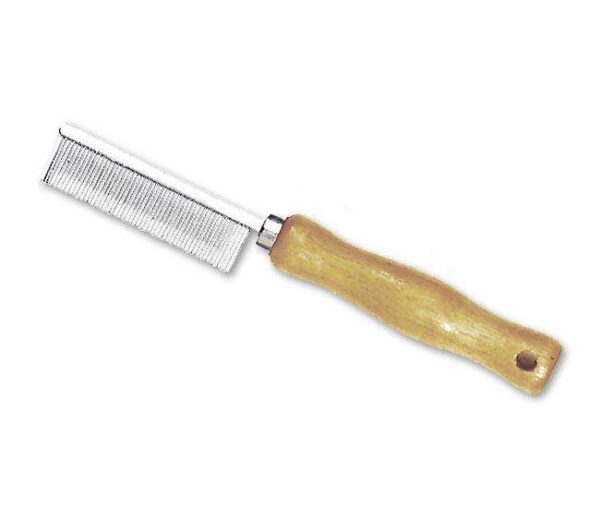 Der Staubkamm mit Holzgriff aus der Karlie Perfect Care Pflegeserie ist das ideale Pflegewerkzeug für Ihr Haustier. Mit seiner sehr feinen Zahnung entfernt er effektiv lose Haare und sorgt für ein glänzendes Fell. Dieser 16 cm lange Kamm ist nicht nur hochwertig verarbeitet, sondern auch besonders schonend zu empfindlicher Haut. Er eignet sich hervorragend für die Fellpflege von Hunden und Katzen und ist ein unverzichtbares Zubehör für jeden Tierliebhaber. Investieren Sie in die Pflege Ihres Haustiers mit diesem praktischen und langlebigen Staubkamm – für ein gesundes und gepflegtes Aussehen!