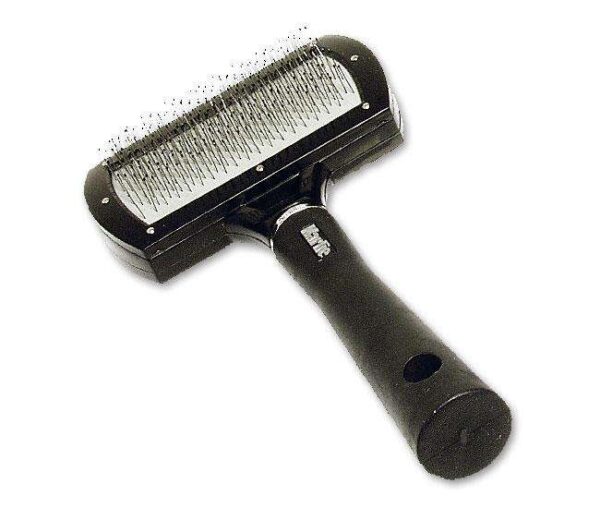 Diese hochwertige Zupfbürste mit Schutzkappen von der Karlie Perfect Care Pflegeserie ist ideal für Hunde mit krausem Fell. Mit einer praktischen Größe von 18 cm ermöglicht sie eine sanfte und effektive Pflege, die das Fell Ihres Hundes gesund und glänzend hält. Die speziellen Schutzkappen verhindern Hautirritationen und sorgen für ein angenehmes Bürsten-Erlebnis. Diese Zupfbürste ist nicht nur einfach zu handhaben, sondern auch langlebig und von hoher Qualität – perfekt für die regelmäßige Fellpflege Ihres geliebten Vierbeiners. Investieren Sie in die beste Pflege für Ihren Hund und genießen Sie die Vorteile eines gepflegten Fells!
