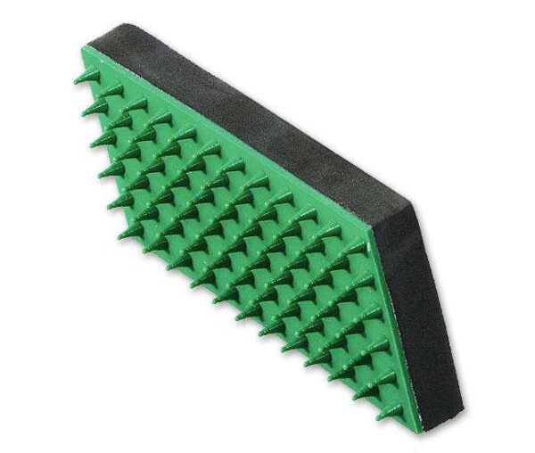 Dieser Massage- und Pflegeblock für Hunde mit kurzem Fell aus der Karlie Perfect Care Pflegeserie ist das perfekte Pflegeaccessoire für Ihren vierbeinigen Freund. Mit einer handlichen Größe von 14 cm ermöglicht er eine sanfte und effektive Massage, die das Wohlbefinden Ihres Hundes steigert und die Durchblutung fördert. Hergestellt aus hochwertigen Materialien, bietet dieser Pflegeblock eine langlebige Nutzung und ist ideal für die tägliche Fellpflege. Verwöhnen Sie Ihren Hund mit diesem praktischen und günstigen Pflegeprodukt, das sowohl für die Gesundheit als auch für die Hygiene Ihres Haustieres sorgt. Entdecken Sie die Vorteile der Karlie Perfect Care Pflegeserie und geben Sie Ihrem Hund die Aufmerksamkeit, die er verdient!