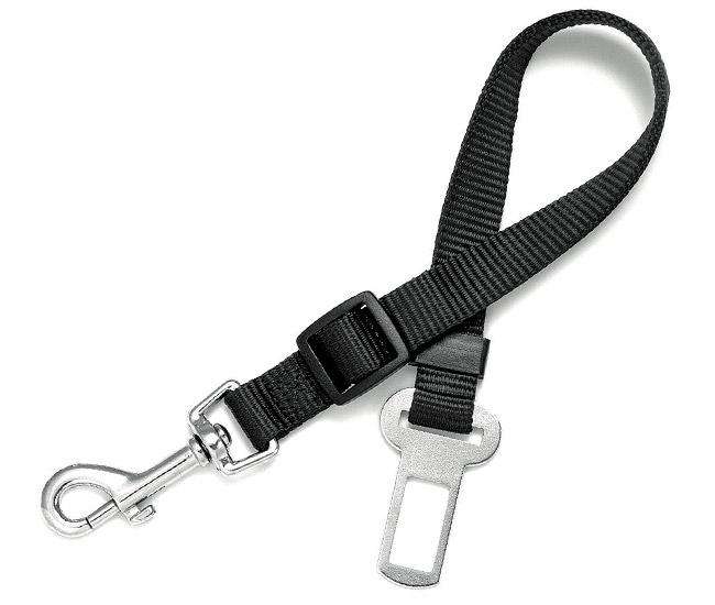 Dieser hochwertige Verbindungsgurt aus strapazierfähigem Nylon ist die ideale Lösung für alle gängigen Fahrzeugtypen, mit Ausnahme von Volvo, Chevrolet und Saab. Mit einer Breite von 25 mm bietet er nicht nur eine hohe Stabilität, sondern auch eine zuverlässige Sicherheit für Ihre Ladung. Der schwarze Gurt überzeugt durch seine Langlebigkeit und ist sowohl für den privaten als auch für den gewerblichen Einsatz geeignet. Vertrauen Sie auf diesen günstigen und qualitativ hochwertigen Verbindungsgurt, um Ihre Transporte sicher und unkompliziert zu gestalten. Ideal für Lastentransporte und die Befestigung von Gegenständen im Fahrzeug!