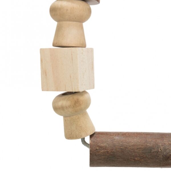 Diese hochwertige Bogenschaukel sorgt für unvergesslichen Schaukelspaß für Ihren gefiederten Freund im Käfig. Hergestellt aus robustem Baumwolltau und bunten Holzklötzchen, bietet sie eine willkommene Abwechslung und fördert die Aktivität Ihres Vogels. Die einfache Montage am Käfiggitter erfolgt schnell und unkompliziert dank des praktischen Hakens. Mit Außenmaßen von ca. 21 x 28 cm (BxH) und Innenmaßen von ca. 16 x 18 cm ist diese Schaukel ideal für kleine bis mittelgroße Vögel. Gönnen Sie Ihrem Haustier diese Spielmöglichkeit und verbessern Sie sein Wohlbefinden – die perfekte Ergänzung für jeden Vogelkäfig!