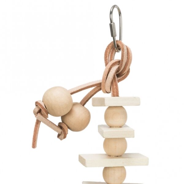 Dieser hochwertige Vogelspielzeug ist nicht nur ein optisches Highlight, sondern auch ideal zum Befüllen mit Snacks, was die Neugier und den Spieltrieb Ihrer Vögel fördert. Hergestellt aus langlebigen Materialien wie Seegras, Holz und Papier, garantiert es stundenlangen Spielspaß und eine artgerechte Beschäftigung für Nymphensittiche und Papageien. Mit einer Größe von ca. 55 cm wurde dieses Spielzeug in enger Zusammenarbeit mit dem renommierten Weltvogelpark Walsrode entwickelt, um höchste Qualität und Sicherheit zu gewährleisten. Investieren Sie in das Wohlbefinden Ihrer gefiederten Freunde mit diesem vielseitigen und ansprechenden Spielzeug, das sowohl unterhaltsam als auch gesundheitsfördernd ist.