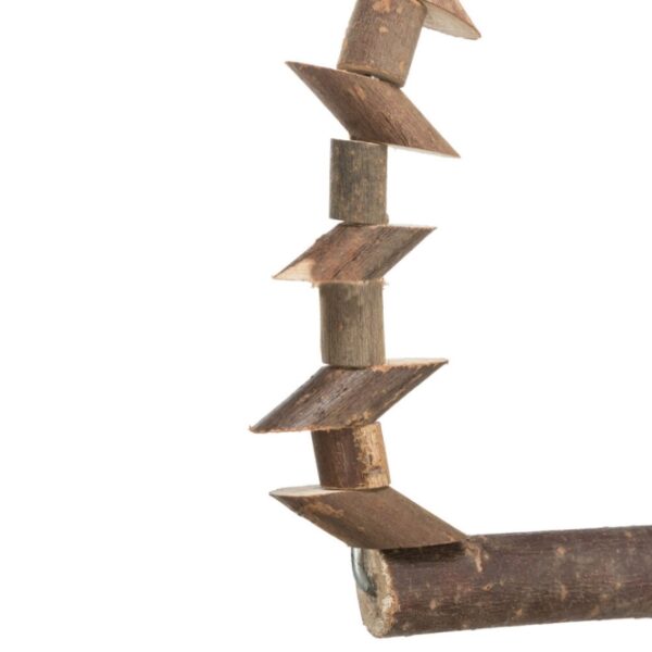 Diese hochwertige Bogenschaukel für Vögel ist aus robustem Naturholz gefertigt und auf einem stabilen Draht aufgefädelt. Mit ihren Holzscheiben und dem weichen Baumwolltau bietet sie Ihrem Vogel nicht nur eine unterhaltsame Beschäftigung, sondern fördert auch seine körperliche Aktivität. Ideal geeignet für mittelgroße Vogelarten wie Nymphensittiche, sorgt diese Schaukel für Spielspaß und Abwechslung im Käfig. Die kompakten Maße von ca. 19 cm in der Höhe und ca. 20 cm in der Breite machen sie zu einem perfekten Zubehör für jeden Vogelkäfig. Gönnen Sie Ihrem gefiederten Freund dieses hochwertige Spielzeug und beobachten Sie, wie er Freude daran hat!