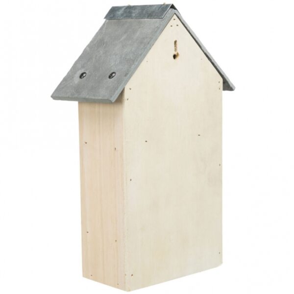 Diese Nist- und Überwinterungshilfe für Nützlinge ist die perfekte Lösung, um Vögel und andere nützliche Tiere in Ihrem Garten zu unterstützen. Hergestellt aus hochwertigem, unbehandeltem Kiefernholz und mit einer stabilen Schieferabdeckung versehen, bietet sie nicht nur einen sicheren Rückzugsort, sondern ist auch wetterfest und langlebig. Mit den kompakten Maßen von ca. 18 × 29 × 10 cm passt sie ideal in jeden Gartenbereich. Schaffen Sie einen einladenden Lebensraum für Nützlinge und fördern Sie die Biodiversität in Ihrer Umgebung – eine einfache und effektive Möglichkeit, die Natur zu schützen!