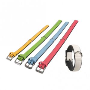 Entdecken Sie unser einzigartiges pinkes Nappaleder-Accessoire, das nicht nur durch seine strahlend bunte Farbe besticht, sondern auch durch seine hohe Qualität und Langlebigkeit. Das geriegelte Design und die sorgfältige Abnähung sorgen für eine exzellente Verarbeitung, während die gebuggte Oberfläche einen modernen Look verleiht. Mit verchromten Beschlägen und einer Gesamtlänge von ca. 50 cm ist dieses Produkt nicht nur ein echter Hingucker, sondern auch äußerst funktional. Ideal für alle, die stilvolle und hochwertige Accessoires suchen!