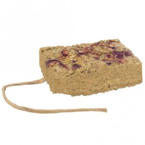 Entdecken Sie unseren natürlichen Snack aus hochwertigem Naturlehm, ideal für Ihre Kaninchen und Kleinnager! Dieser vielseitige Snack kann sowohl zum Aufhängen als auch zum Hinlegen verwendet werden und bietet eine spannende Beschäftigung für Ihre Haustiere. Mit dem köstlichen Blütenmix in einer praktischen Verpackung von ca. 100 g sorgen Sie für gesunde Abwechslung im Futterangebot. Gönnen Sie Ihren kleinen Freunden diesen natürlichen Snack, der nicht nur lecker, sondern auch gesund ist – die perfekte Wahl für artgerechte Tierhaltung!