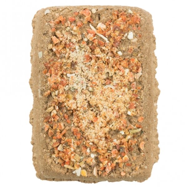 Entdecken Sie unseren natürlichen Snack für Kaninchen und Kleinnager, hergestellt aus hochwertigem Naturlehm. Dieser vielseitige Snack kann sowohl aufgehängt als auch hingelegt werden und bietet Ihren kleinen Freunden eine unterhaltsame Beschäftigung. Die Sorte Karotte ist nicht nur schmackhaft, sondern auch gesund und sorgt für eine artgerechte Ernährung. Mit einem Inhalt von ca. 100 g ist dieser Snack ideal für die tägliche Fütterung. Gönnen Sie Ihrem Haustier diesen gesunden Leckerbissen und fördern Sie gleichzeitig seine natürliche Neugier!