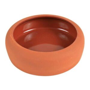 Dieser hochwertige Keramiknapf ist ideal für Kleinnager wie Hamster und Mäuse. Mit einem praktischen Fassungsvermögen von ca. 125 ml und einem Durchmesser von ca. 9,5 cm bietet er ausreichend Platz für Futter und Wasser. Der abgerundete Rand sorgt dafür, dass das Futter nicht herausgeworfen wird, was ihn zu einer perfekten Wahl für eine saubere und komfortable Fütterung macht. In einem ansprechenden Terracotta-Farbton fügt sich dieser Napf harmonisch in jedes Zuhause ein. Entscheiden Sie sich für diesen langlebigen und stilvollen Keramiknapf, um die Fütterung Ihrer kleinen Freunde zu optimieren und gleichzeitig für eine angenehme Umgebung zu sorgen.