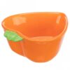 Dieser praktische und hochwertige Futterbehälter hat die Maße von ca. 180 ml und misst 12 × 11 cm, ideal für die Fütterung von kleinen Haustieren wie Meerschweinchen und Kaninchen. Er bietet eine sichere und bequeme Möglichkeit, das Futter frisch zu halten und die Portionierung zu erleichtern. Mit seinem ansprechenden Design und der hohen Qualität ist dieser Futterbehälter nicht nur funktional, sondern auch ein echter Blickfang in jedem Zuhause. Günstig im Preis, sorgt er für eine einfache Handhabung und trägt zur Gesundheit Ihrer Lieblinge bei. Sorgen Sie für das Wohlbefinden Ihrer kleinen Freunde mit diesem praktischen Futterbehälter!