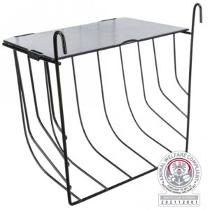 Dieser sichere und hochwertige Käfig mit Deckel bietet optimalen Schutz für Ihre kleinen Haustiere wie Kaninchen und Meerschweinchen. Dank seiner pulverbeschichteten Metallkonstruktion und dem robusten Kunststoffdeckel minimiert er das Verletzungsrisiko und sorgt für ein tierschutzkonformes Zuhause gemäß § 18 (AT). Mit den kompakten Maßen von ca. 20 x 18 x 12 cm ist dieser Käfig ideal für jeden Raum und überzeugt durch seine elegante schwarze Farbe. Investieren Sie in diesen langlebigen Käfig, der sowohl Sicherheit als auch Komfort für Ihre geliebten Tiere garantiert.