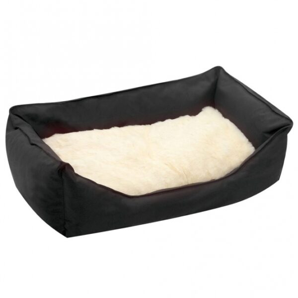 Das Orso Bianco Liegebett ist der perfekte De Luxe Liegeplatz für alle Hundeprinzen und -prinzessinnen! Mit seinem edlen, zeitlosen Design aus hochwertigem schwarzem Kunstleder fügt sich dieses Liegebett harmonisch in jede Wohnumgebung ein. Die kuschelige Liegefläche aus cremefarbenem Langflorplüsch sorgt dafür, dass Ihr vierbeiniger Freund königlich gebettet ist und sich rundum wohlfühlt. Dieses stilvolle Hundebett ist zudem pflegeleicht und waschbar bei 30°C, was die Reinigung zum Kinderspiel macht. Mit Außenmaßen von ca. 100 x 70 x 24 cm bietet es ausreichend Platz für Hunde aller Größen. Gönnen Sie Ihrem Liebling den Komfort, den er verdient, mit dem Orso Bianco Liegebett in Schwarz und Creme – die ideale Wahl für anspruchsvolle Hundebesitzer!