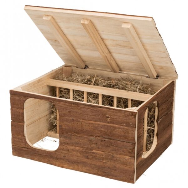 Dieses gemütliche Kleintierhaus aus hochwertigem Naturholz ist die perfekte Unterkunft für Ihre kleinen Freunde wie Kaninchen und Meerschweinchen. Mit einer integrierten Heuraufe schützt es das Futter zuverlässig vor Kot und Urin, sodass Ihre Tiere stets frisches Heu genießen können. Das durchdachte Design mit einem Dach und erhöhten Ausgängen verhindert das Verteilen von Heu und erleichtert die Sauberhaltung des Kleintierheims. Zusätzlich bietet die Liegefläche auf dem Dach einen idealen Platz zum Entspannen. Mit zwei Ein- und Ausgängen ermöglicht dieses tiergerechte Haus einen einfachen Zugang für Ihre Haustiere. Die kompakten Maße von ca. 40 x 23 x 32 cm machen es zu einer praktischen und platzsparenden Lösung für jedes Zuhause. Investieren Sie in das Wohlbefinden Ihrer Kleintiere mit diesem funktionalen und stilvollen Kleintierhaus!