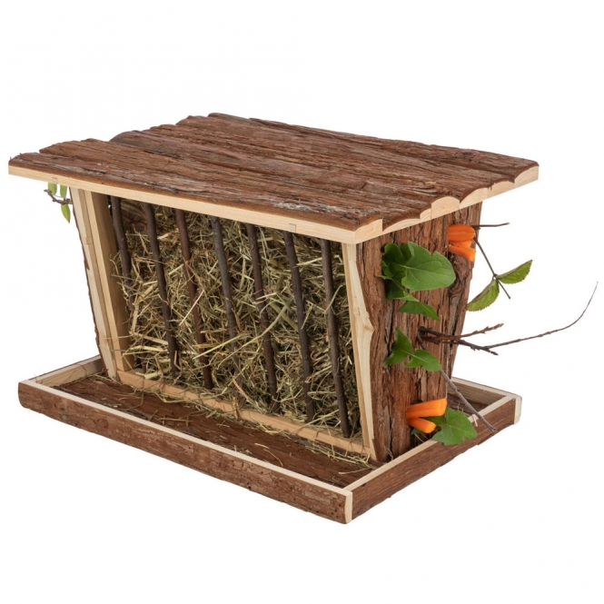 Dieser praktische und hochwertige Futterplatz für Kleintiere ist ideal für Meerschweinchen und Kaninchen. Mit einem stabilen Boden erleichtert er die Sauberhaltung der Umgebung und schützt Futter sowie Heu dank des aufklappbaren Dachs und des zusätzlichen Bodens vor Feuchtigkeit. Die zusätzlichen Öffnungen ermöglichen es, frische Zweige und Gemüse einfach hinzuzufügen, während der Aussichtsplatz auf dem Dach den Tieren einen tollen Blick bietet. Der Deckel sorgt dafür, dass kein Verletzungsrisiko besteht. Hergestellt aus robustem Rindenholz und mit den Maßen von ca. 40 × 22 × 30 cm, ist dieser Futterplatz nicht nur funktional, sondern auch eine sichere und ansprechende Lösung für Ihre Haustiere.
