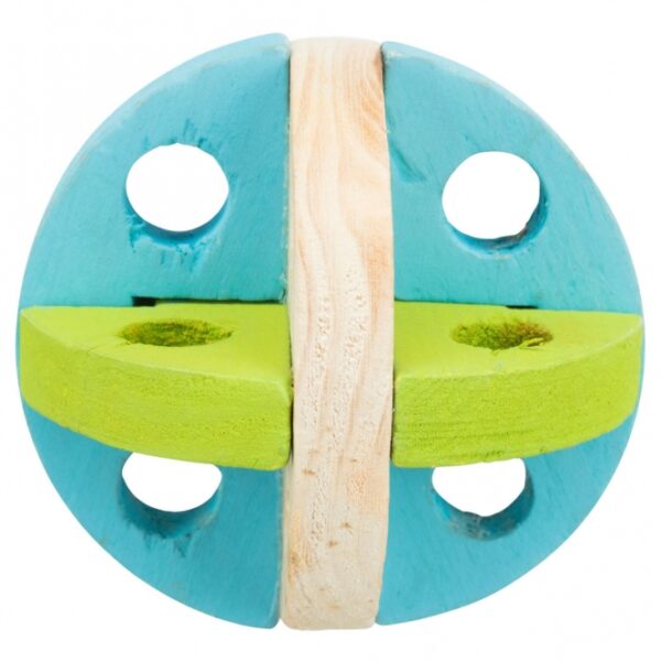 Bringen Sie Spiel und Spaß ins Leben Ihrer kleinen Haustiere mit unserem hochwertigen Spiel- und Snackball aus Holz! Dieser innovative Ball ist mit zahlreichen Löchern ausgestattet, durch die Sie ganz einfach gesunde Leckereien für Ihr Kaninchen, Meerschweinchen oder andere Kleintiere verstecken können. Ihr Liebling wird es lieben, die Snacks spielerisch zu erarbeiten und dabei seine natürlichen Instinkte zu fördern. Mit einem Durchmesser von ca. 7,5 cm ist dieser Ball perfekt für kleine Tierfreunde geeignet. Bitte beachten Sie, dass die Farben von der Abbildung abweichen können. Entdecken Sie jetzt diesen idealen Spielzeug für Kleintiere, der sowohl Unterhaltung als auch Beschäftigung bietet!
